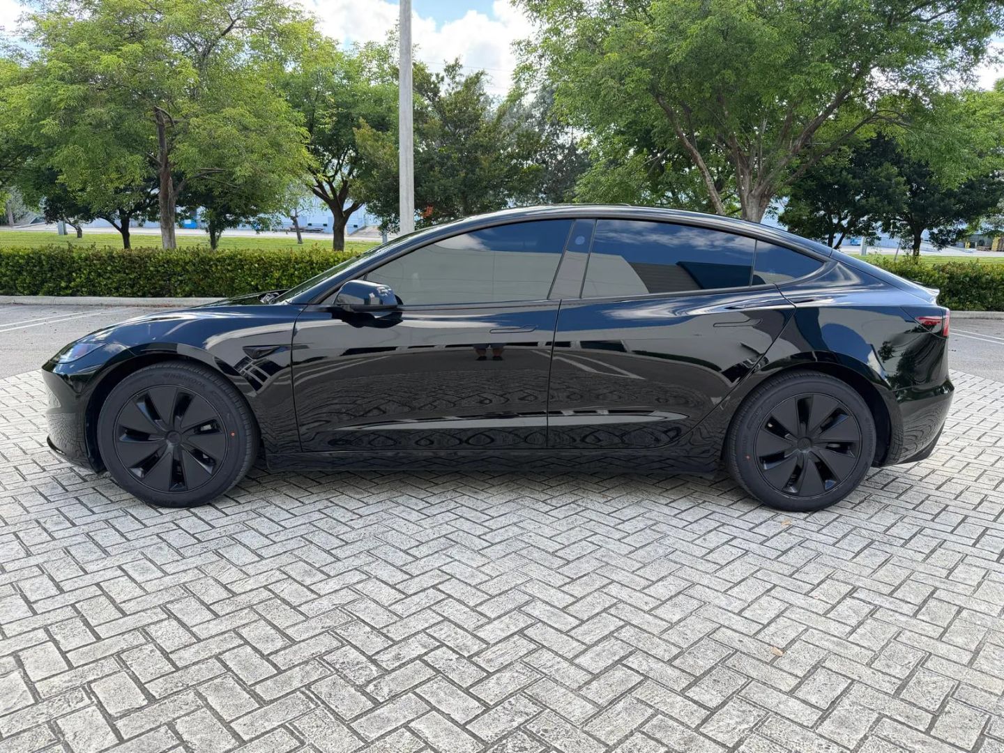 tesla model 3 2024 5YJ3E1EA2RF721179 image tesla model 3 2024 5YJ3E1EA2RF721179 image